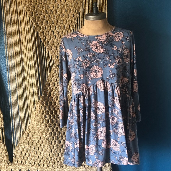 Tops - Floral blouse